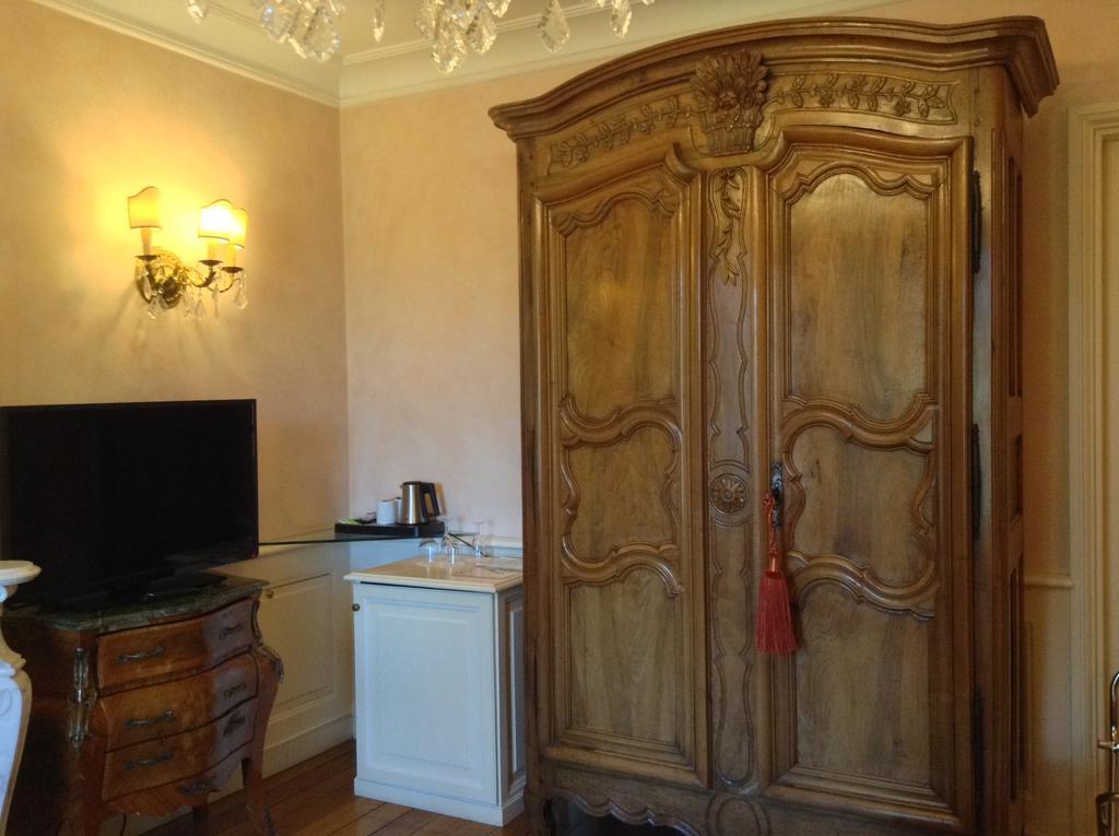 Hostellerie Les Frenes Авиньон Екстериор снимка