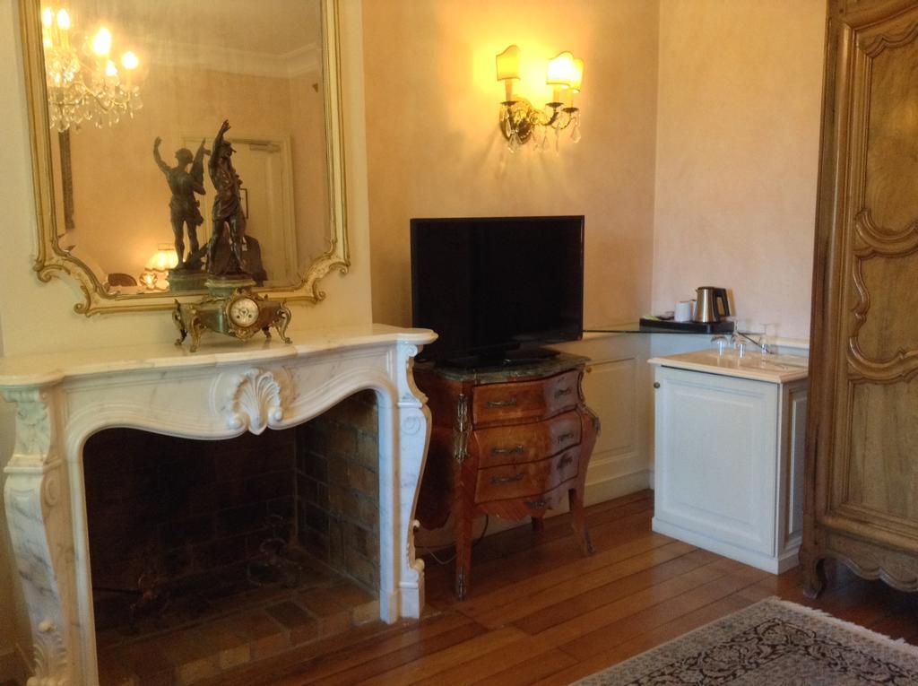 Hostellerie Les Frenes Авиньон Екстериор снимка