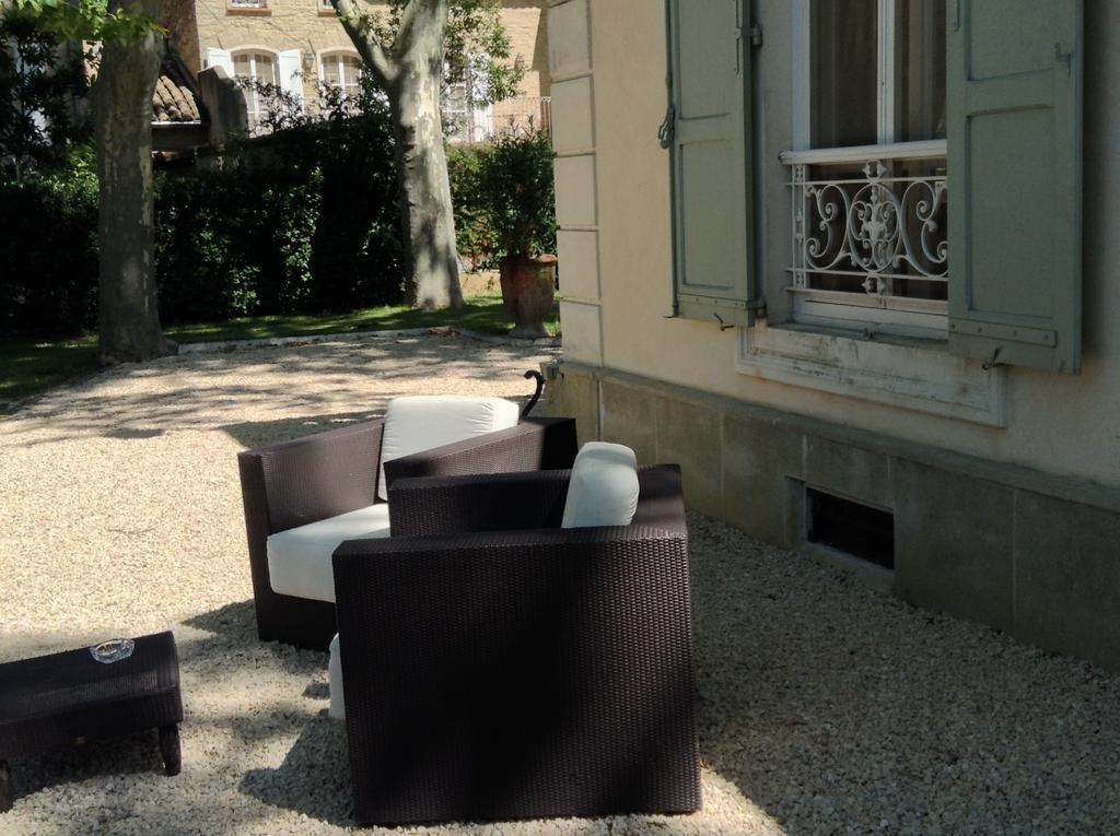 Hostellerie Les Frenes Авиньон Екстериор снимка