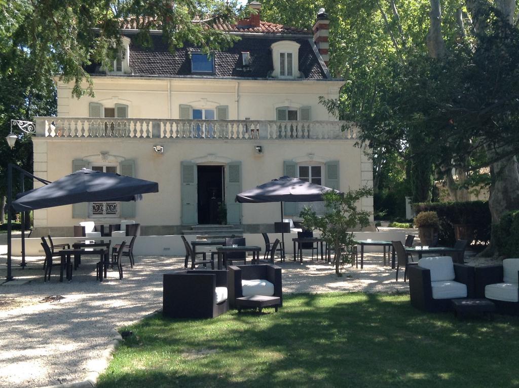 Hostellerie Les Frenes Авиньон Екстериор снимка