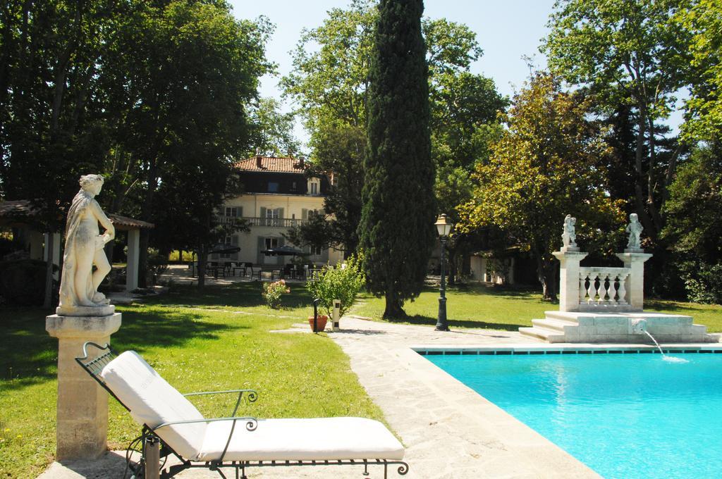 Hostellerie Les Frenes Авиньон Екстериор снимка