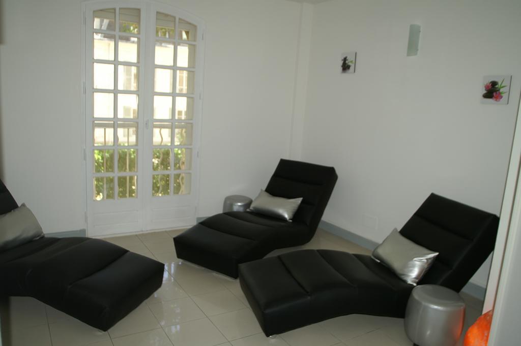 Hostellerie Les Frenes Авиньон Екстериор снимка