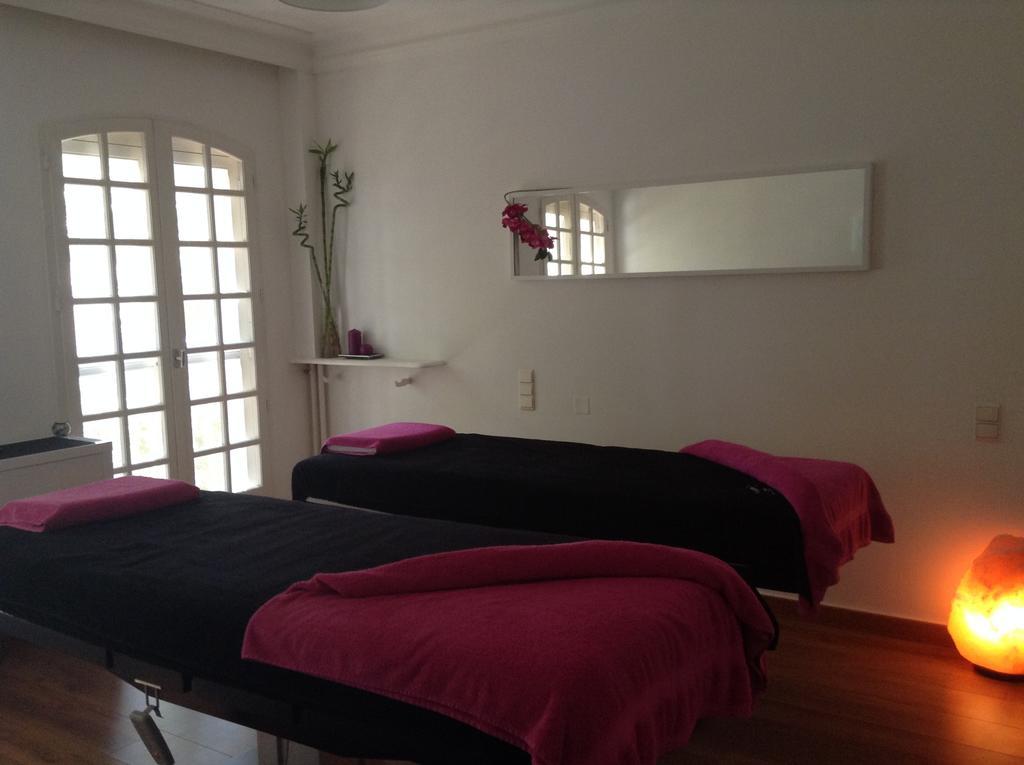 Hostellerie Les Frenes Авиньон Екстериор снимка