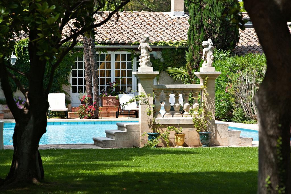 Hostellerie Les Frenes Авиньон Стая снимка