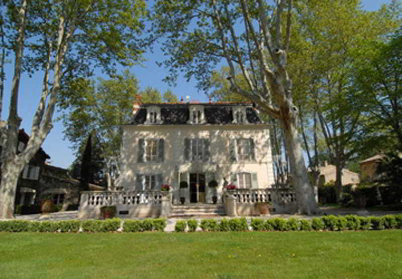 Hostellerie Les Frenes Авиньон Екстериор снимка